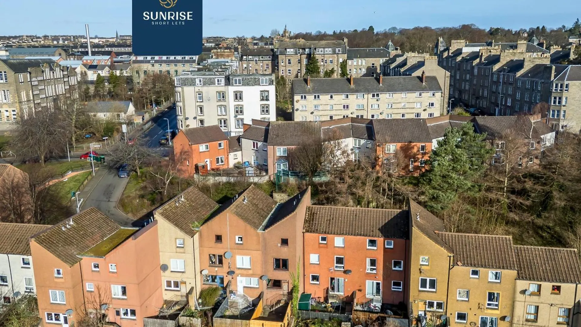 Prázdninový dům Baffin Townhouse - 3 Bedrooms With 4 Beds, Newly Refurbished, Fully Equipped, Free Parking, Amazing Views - Long Stays Available And Price Match Gaurantee By Sunrise Short Lets Dundee