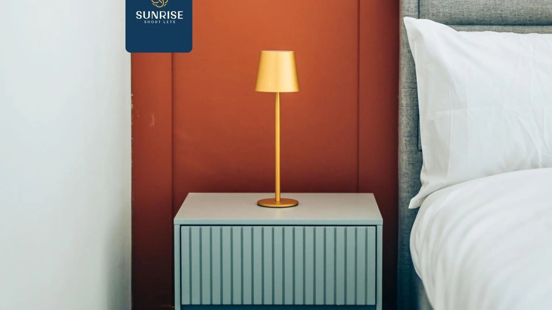 Baffin Townhouse - 3 Bedrooms With 4 Beds, Newly Refurbished, Fully Equipped, Free Parking, Amazing Views - Long Stays Available And Price Match Gaurantee By Sunrise Short Lets Dundee