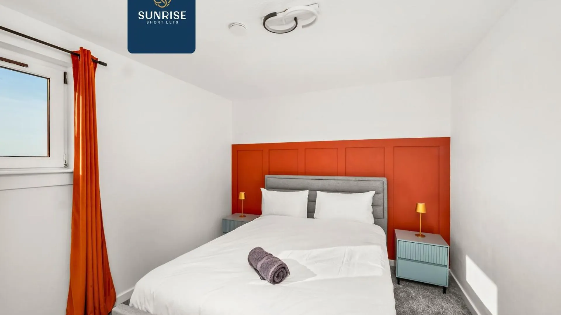 Holiday home Baffin Townhouse - 3 Bedrooms With 4 Beds, Newly Refurbished, Fully Equipped, Free Parking, Amazing Views - Long Stays Available And Price Match Gaurantee By Sunrise Short Lets Dundee