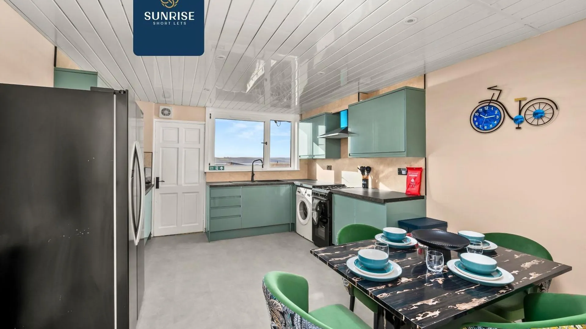 Holiday home Baffin Townhouse - 3 Bedrooms With 4 Beds, Newly Refurbished, Fully Equipped, Free Parking, Amazing Views - Long Stays Available And Price Match Gaurantee By Sunrise Short Lets Dundee