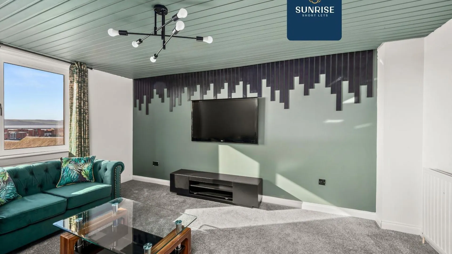 Baffin Townhouse - 3 Bedrooms With 4 Beds, Newly Refurbished, Fully Equipped, Free Parking, Amazing Views - Long Stays Available And Price Match Gaurantee By Sunrise Short Lets Dundee 0*,  United Kingdom