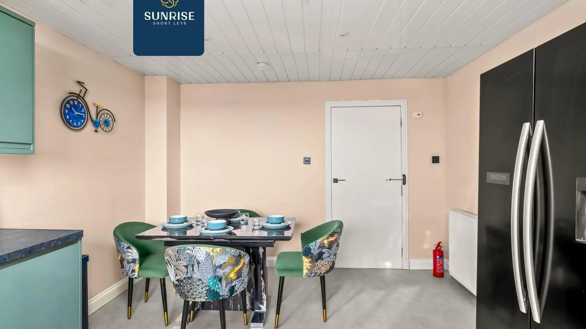 Holiday home Baffin Townhouse - 3 Bedrooms With 4 Beds, Newly Refurbished, Fully Equipped, Free Parking, Amazing Views - Long Stays Available And Price Match Gaurantee By Sunrise Short Lets Dundee
