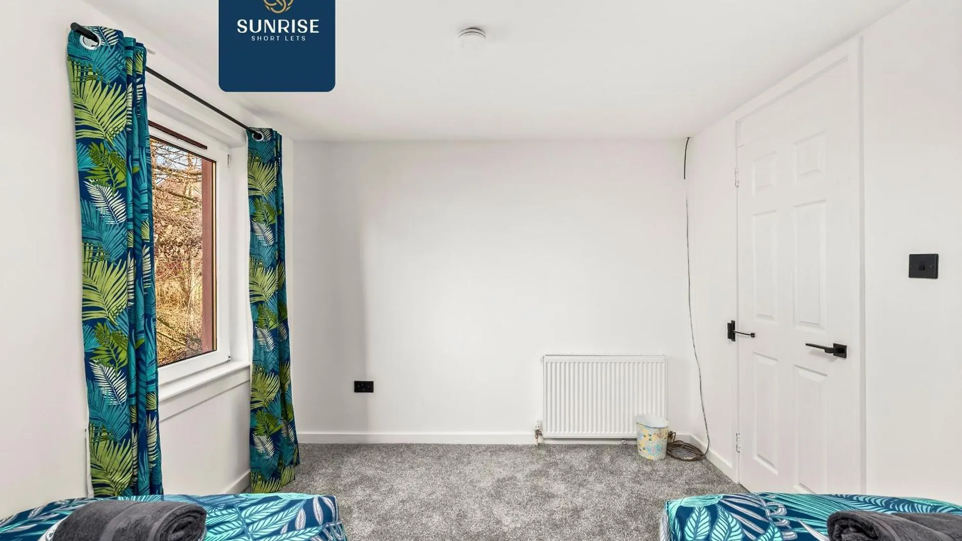 Baffin Townhouse - 3 Bedrooms With 4 Beds, Newly Refurbished, Fully Equipped, Free Parking, Amazing Views - Long Stays Available And Price Match Gaurantee By Sunrise Short Lets Dundee Holiday home