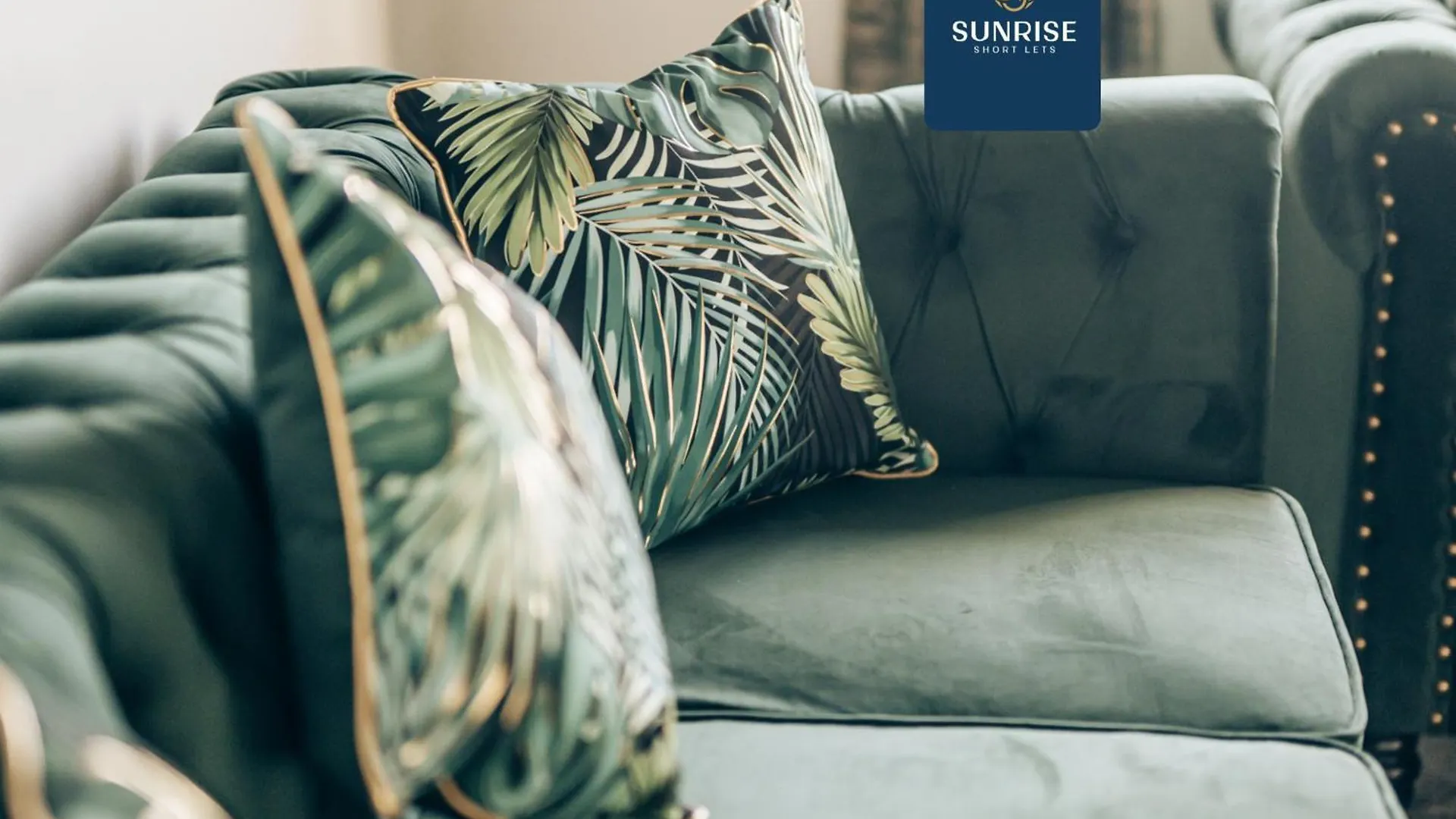 Baffin Townhouse - 3 Bedrooms With 4 Beds, Newly Refurbished, Fully Equipped, Free Parking, Amazing Views - Long Stays Available And Price Match Gaurantee By Sunrise Short Lets Dundee