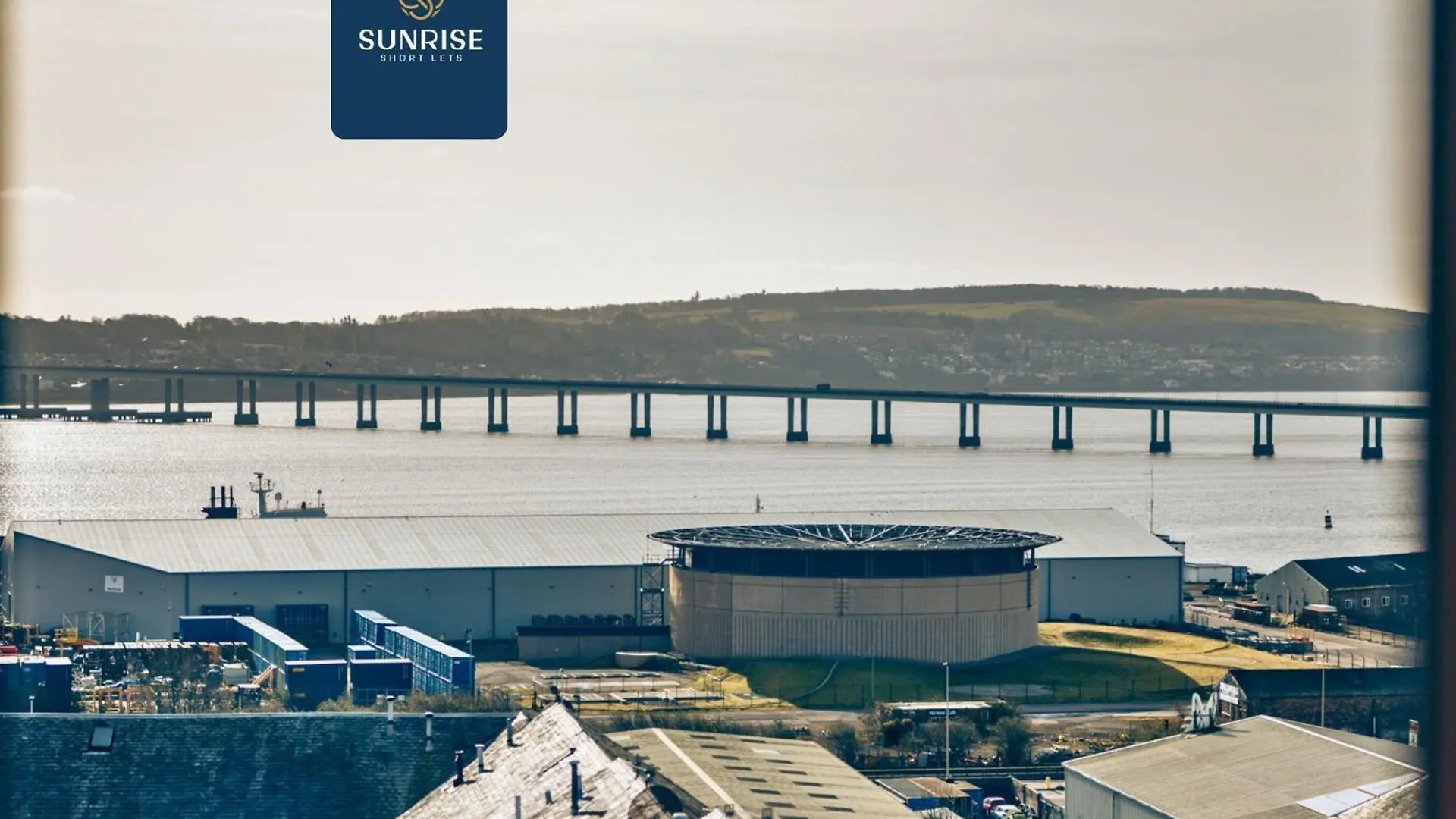 Holiday home Baffin Townhouse - 3 Bedrooms With 4 Beds, Newly Refurbished, Fully Equipped, Free Parking, Amazing Views - Long Stays Available And Price Match Gaurantee By Sunrise Short Lets Dundee