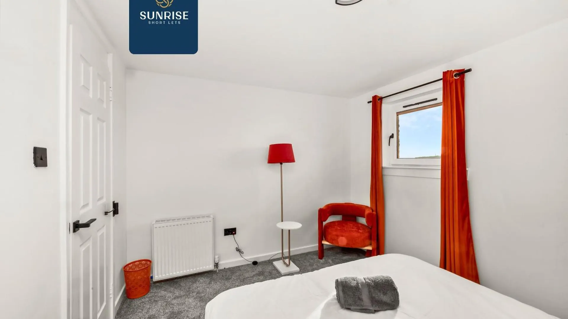 Baffin Townhouse - 3 Bedrooms With 4 Beds, Newly Refurbished, Fully Equipped, Free Parking, Amazing Views - Long Stays Available And Price Match Gaurantee By Sunrise Short Lets Dundee Holiday home