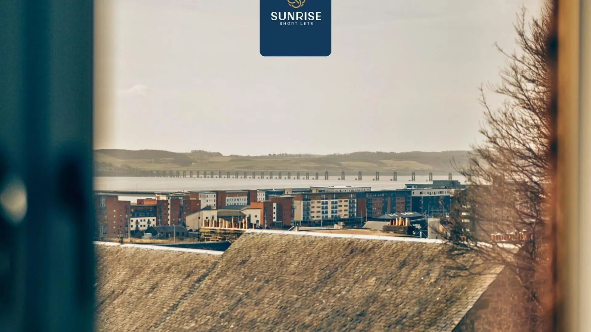 Baffin Townhouse - 3 Bedrooms With 4 Beds, Newly Refurbished, Fully Equipped, Free Parking, Amazing Views - Long Stays Available And Price Match Gaurantee By Sunrise Short Lets Dundee Holiday home